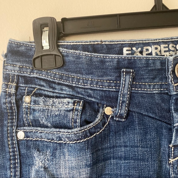Express Jeans Zelda Skinny Cutoff Jean Shorts Distressed Denim size 0 Low Rise - Picture 2 of 7